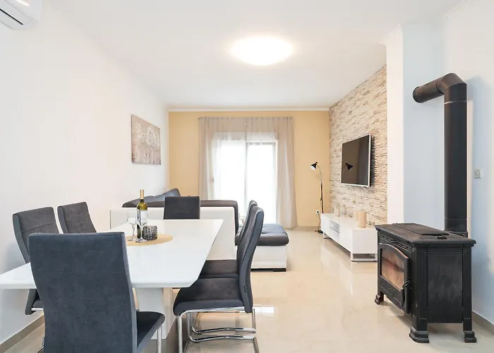 Villa Nada For 10 People With Pool & Integrated Whirlpool