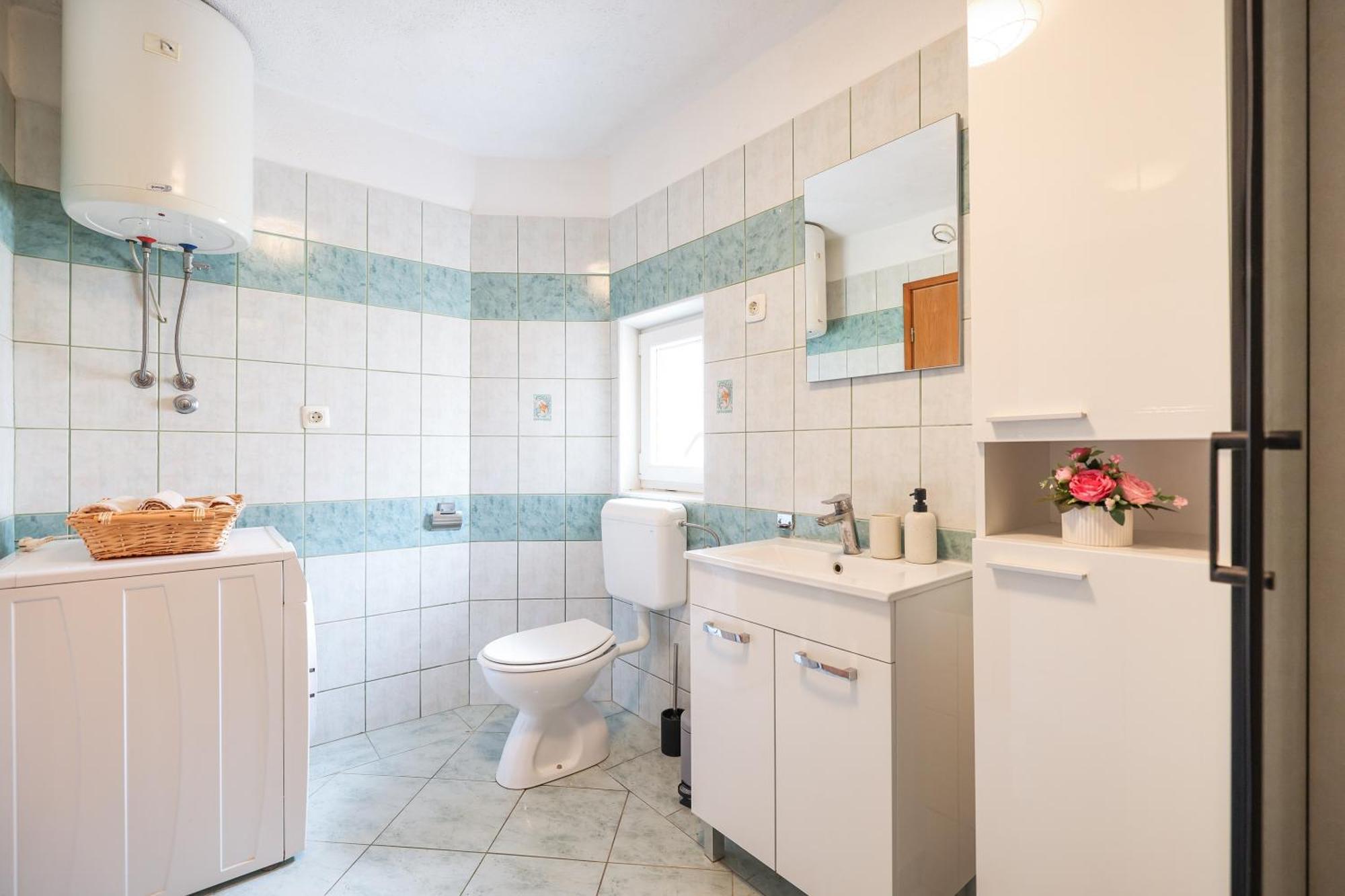 Nada For 10 People With Pool & Integrated Whirlpool Villa *