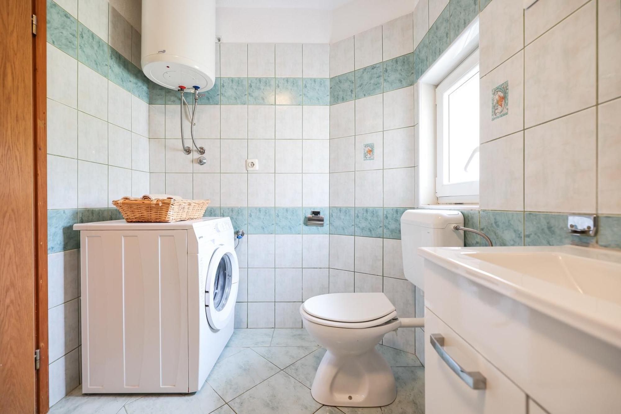 Nada For 10 People With Pool & Integrated Whirlpool *