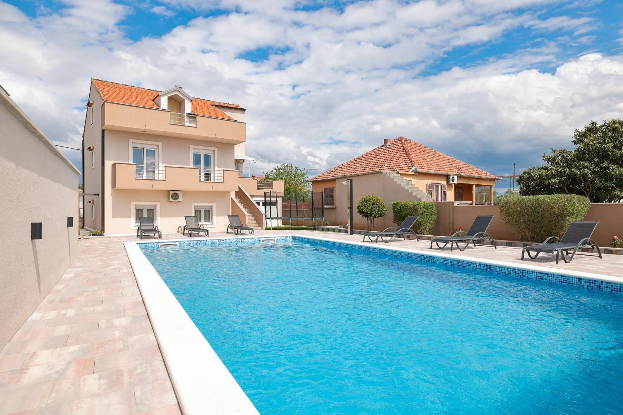 Villa Nada For 10 People With Pool & Integrated Whirlpool *