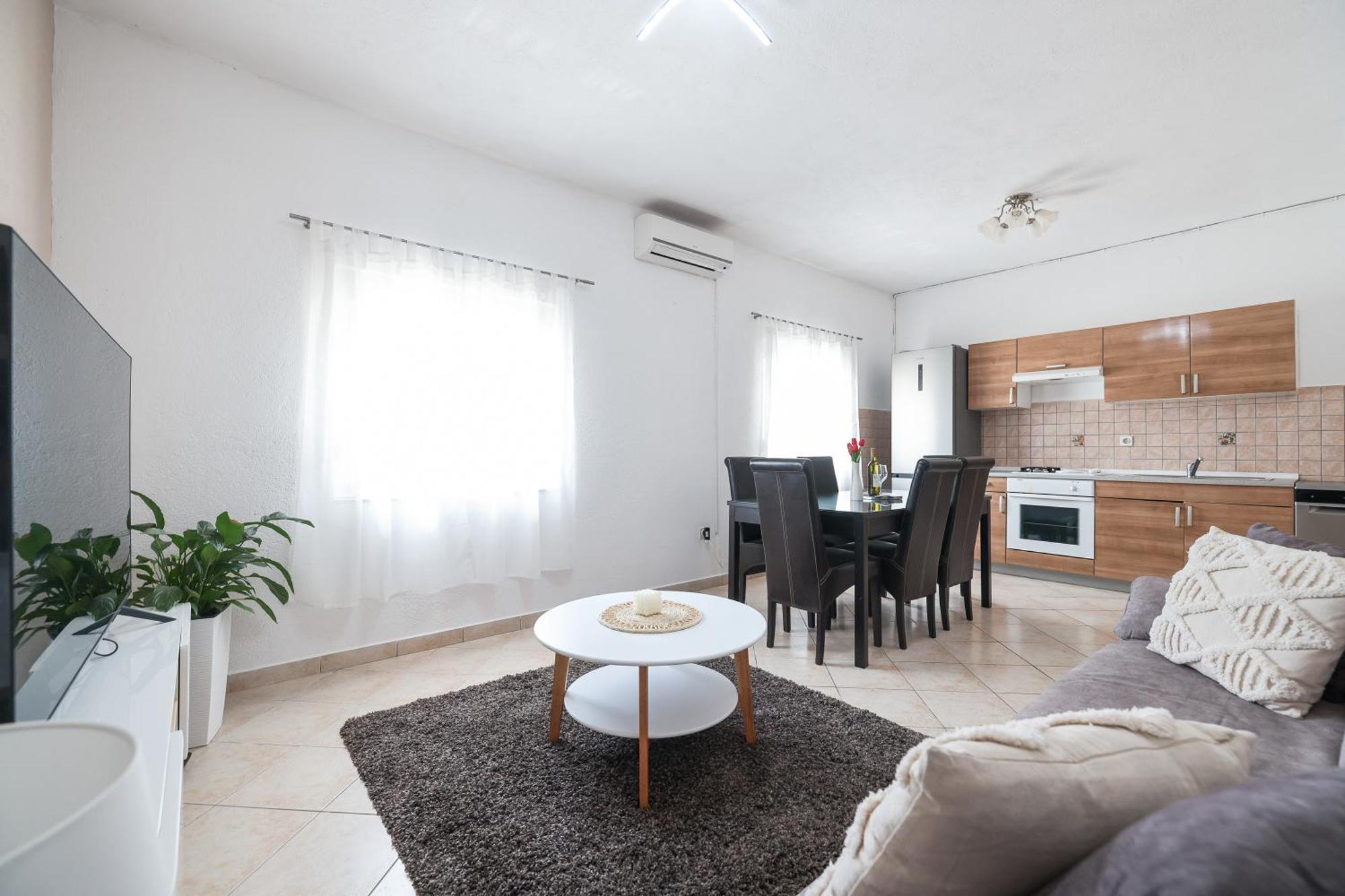 Nada For 10 People With Pool & Integrated Whirlpool Villa Galovac (Zadar)