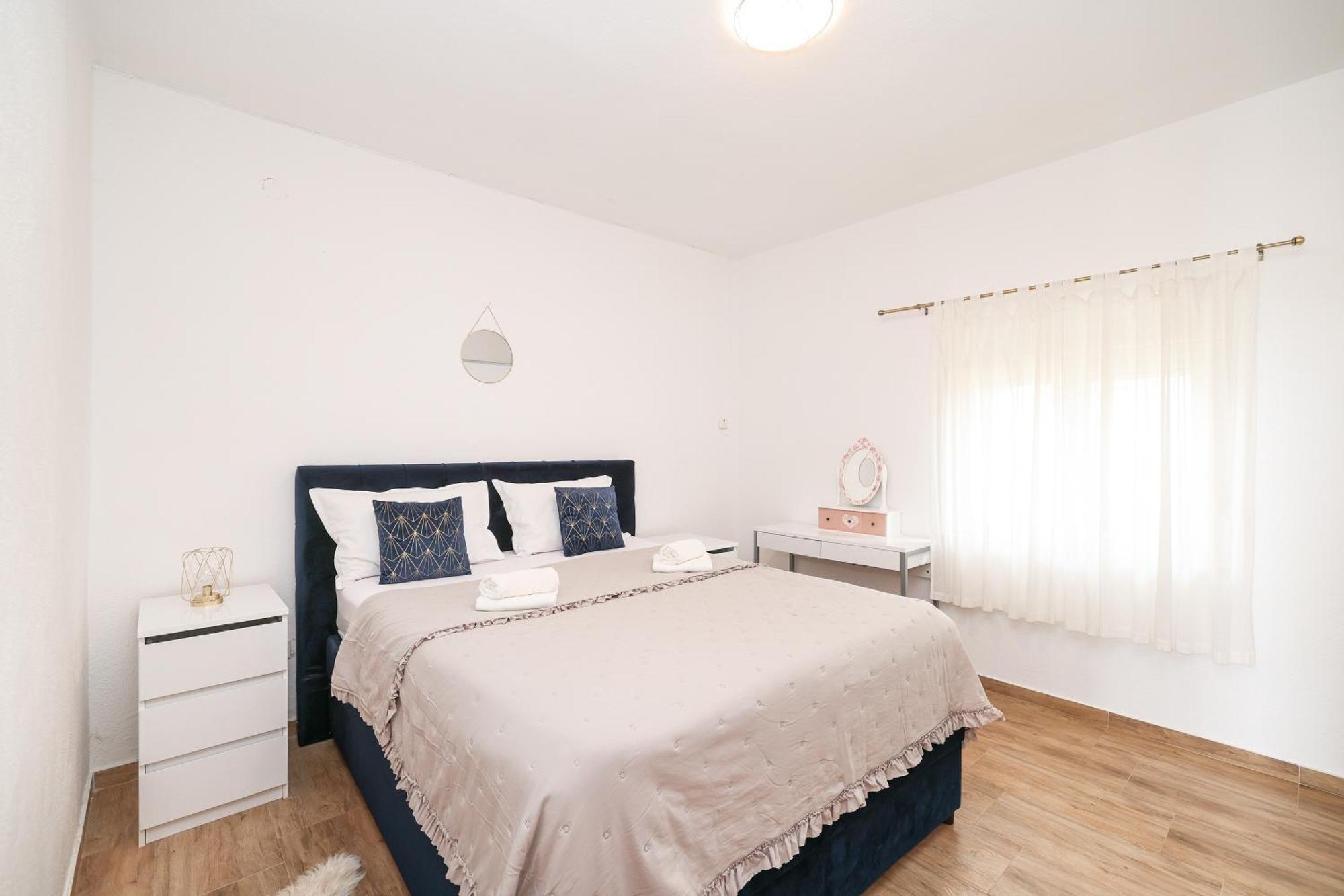 Nada For 10 People With Pool & Integrated Whirlpool *