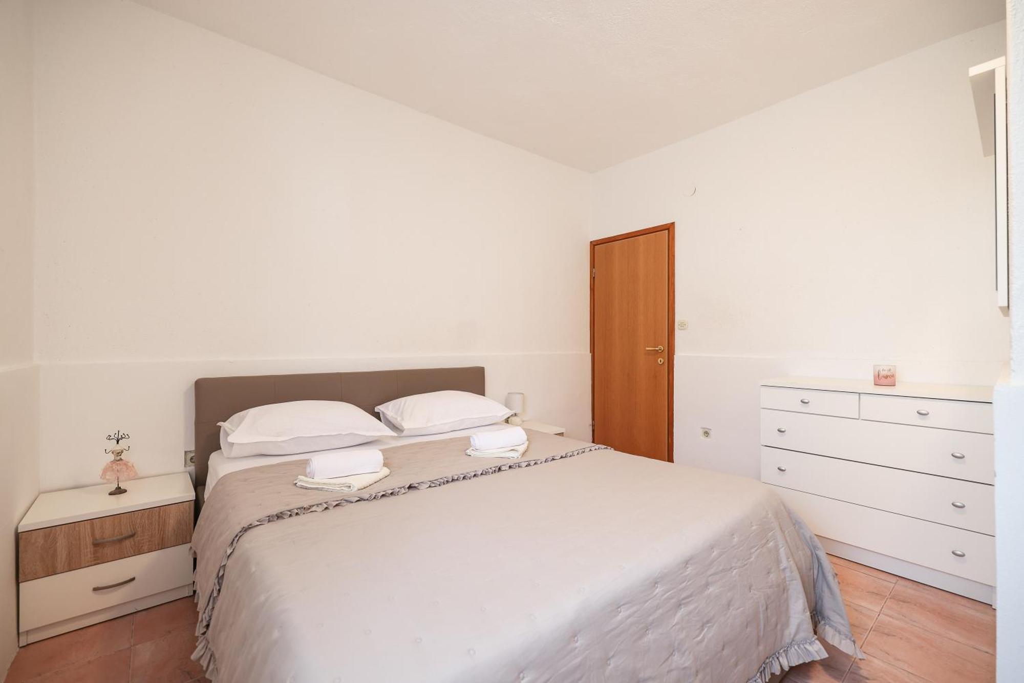 Villa Nada For 10 People With Pool & Integrated Whirlpool *
