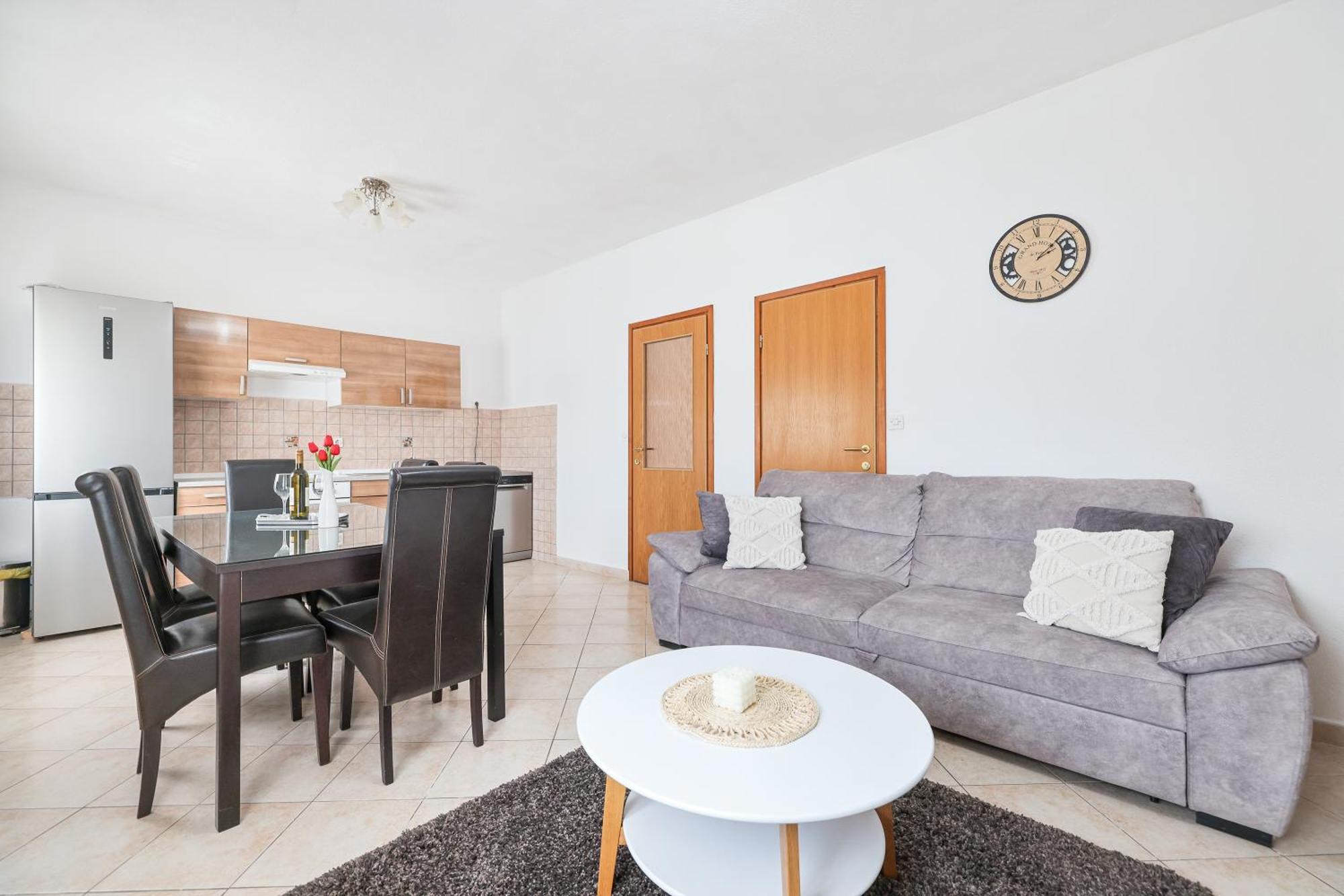 Nada For 10 People With Pool & Integrated Whirlpool Villa *