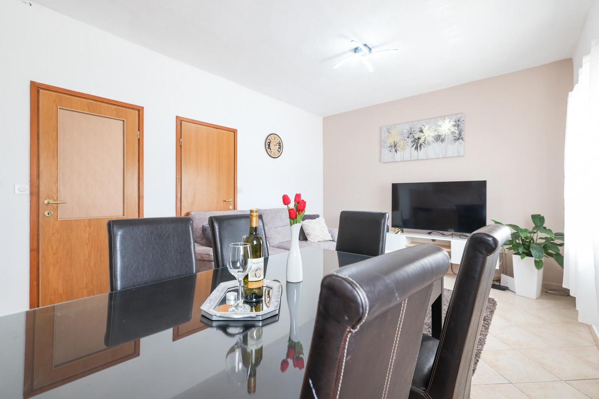 Villa Nada For 10 People With Pool & Integrated Whirlpool
