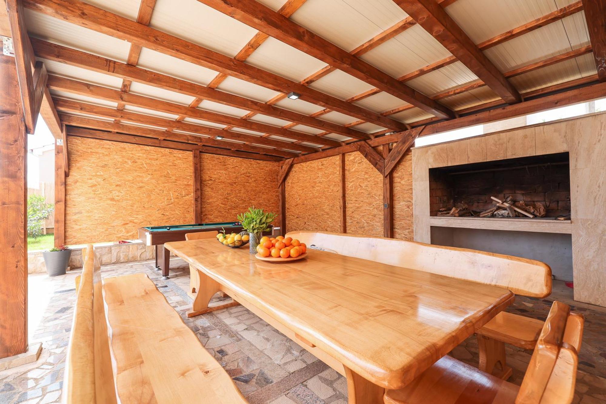 Nada For 10 People With Pool & Integrated Whirlpool Villa *