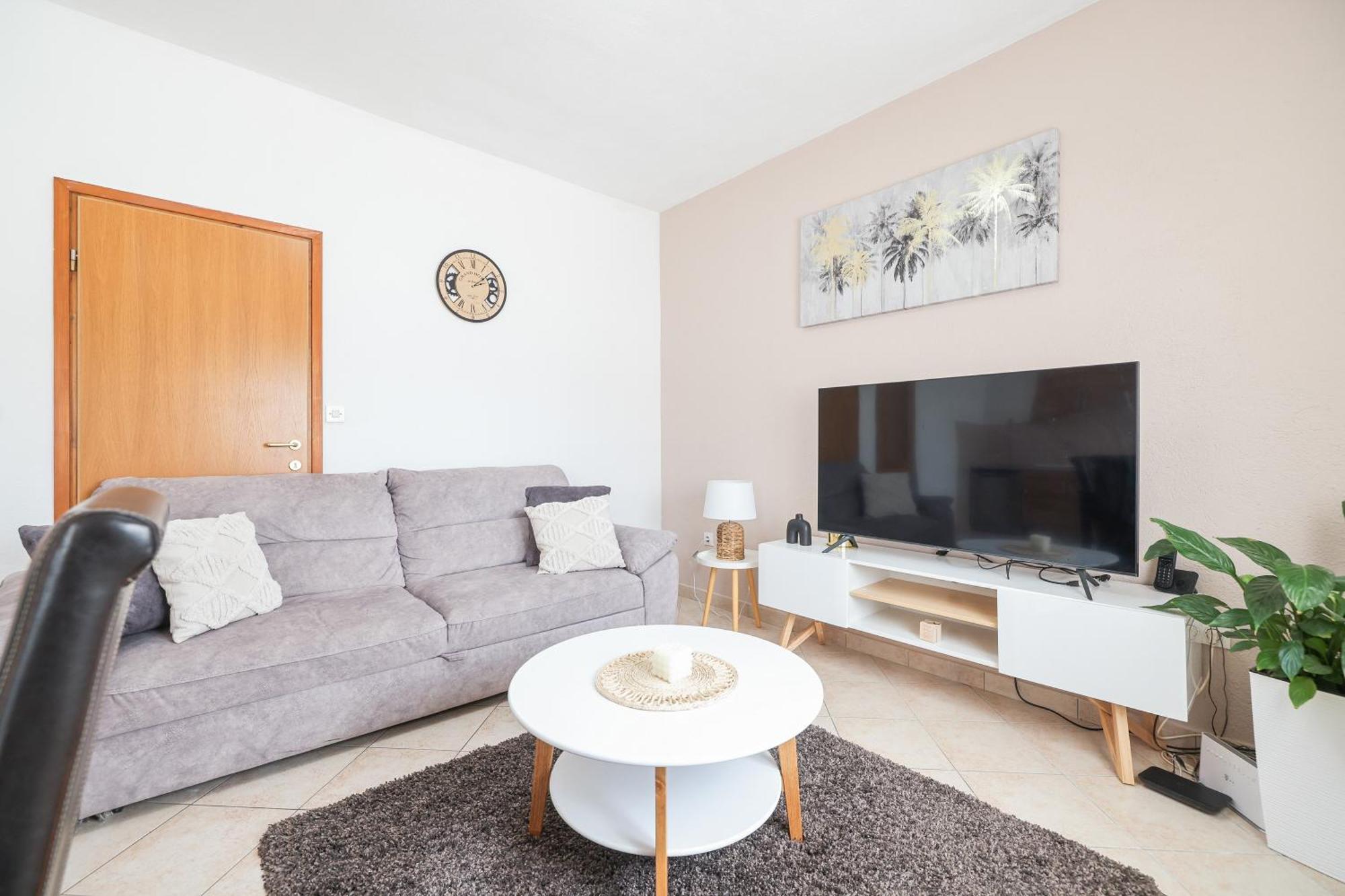 Nada For 10 People With Pool & Integrated Whirlpool Villa Galovac (Zadar)