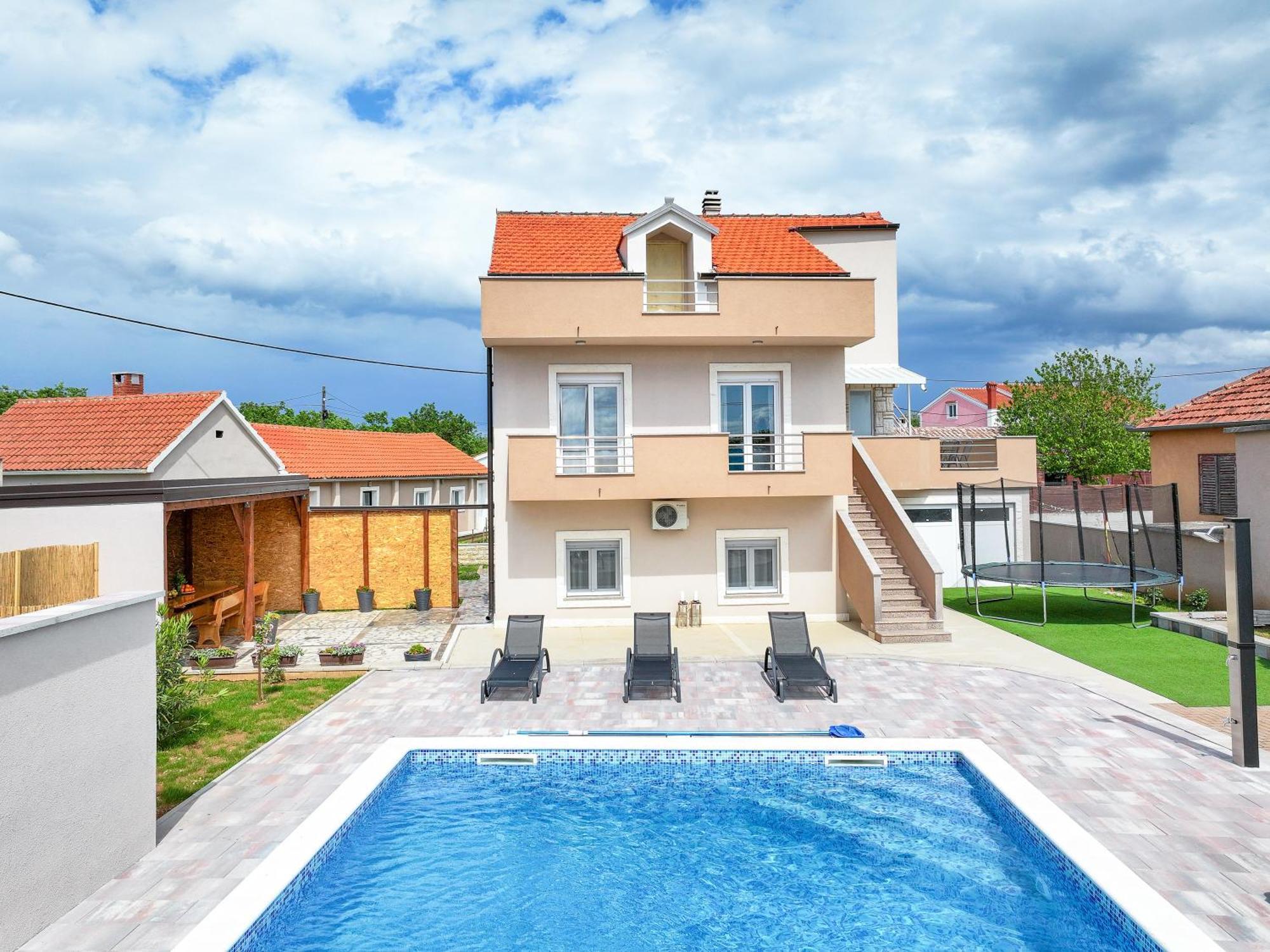 Nada For 10 People With Pool & Integrated Whirlpool Villa Galovac (Zadar)