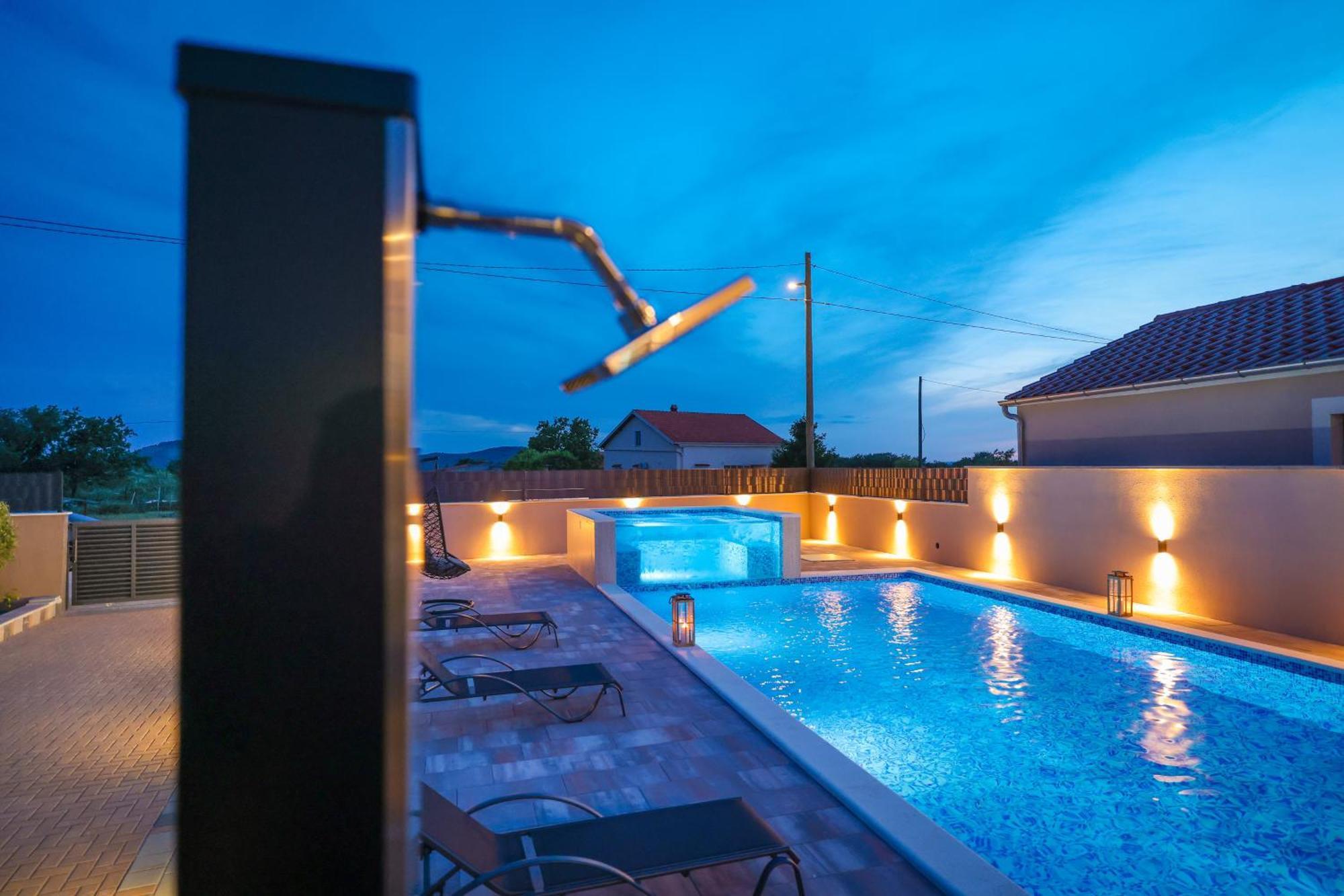 Villa Nada For 10 People With Pool & Integrated Whirlpool Galovac (Zadar)