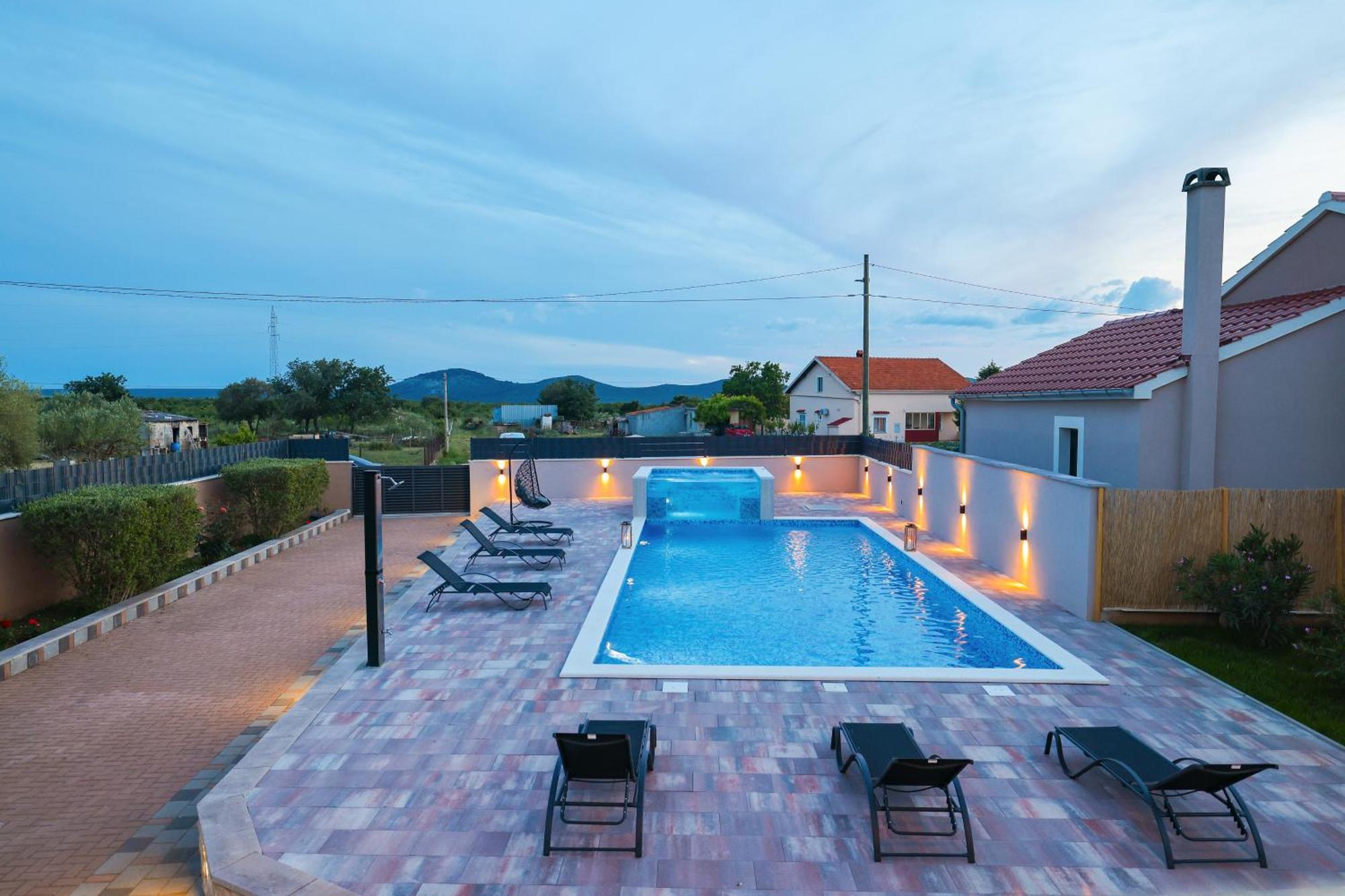 Villa Nada For 10 People With Pool & Integrated Whirlpool