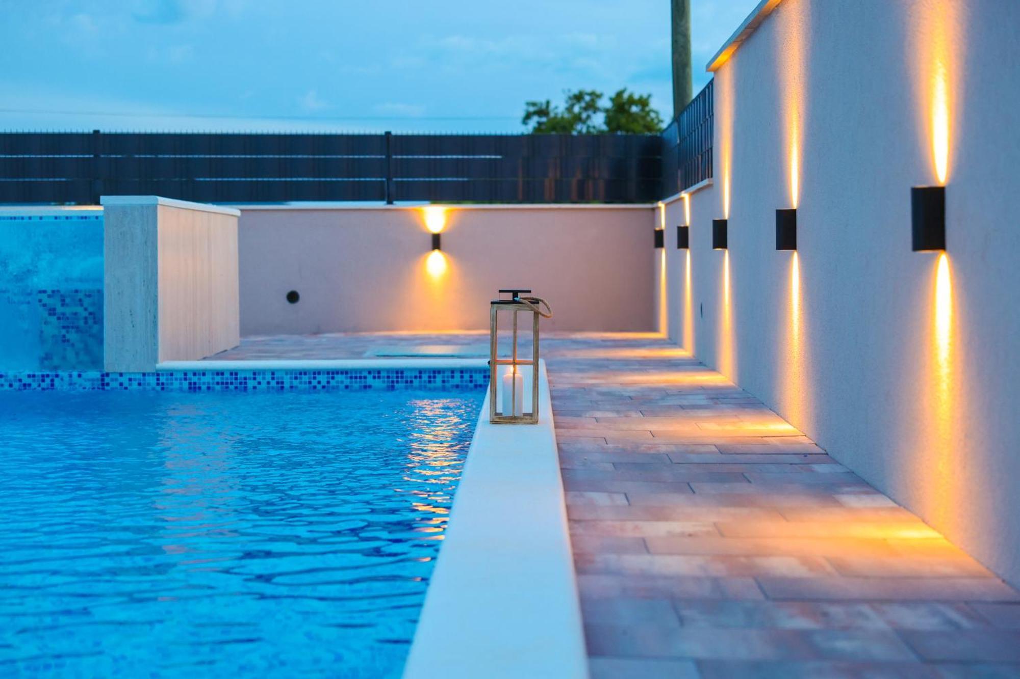Nada For 10 People With Pool & Integrated Whirlpool Villa *