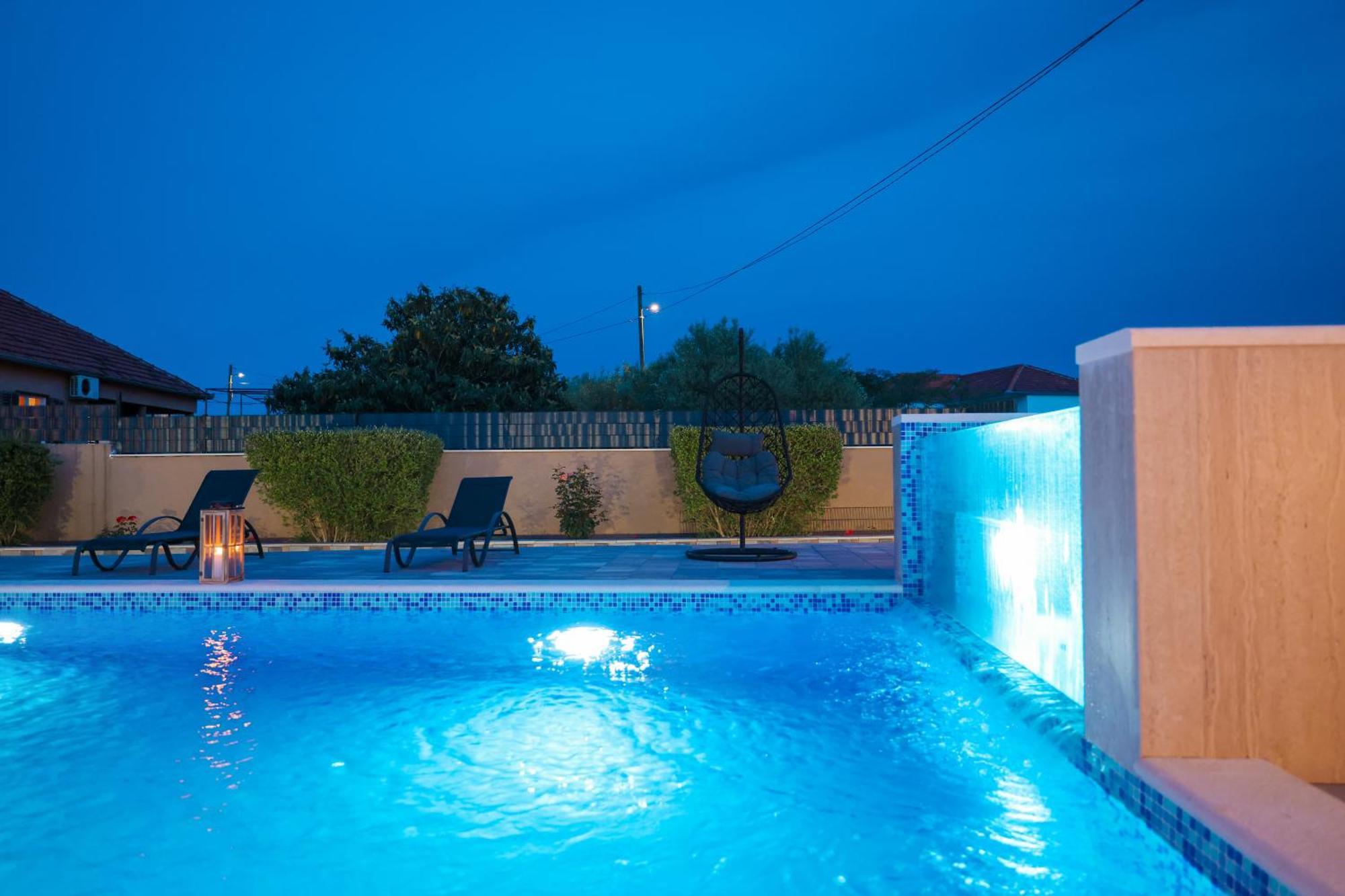 Nada For 10 People With Pool & Integrated Whirlpool * Galovac (Zadar)
