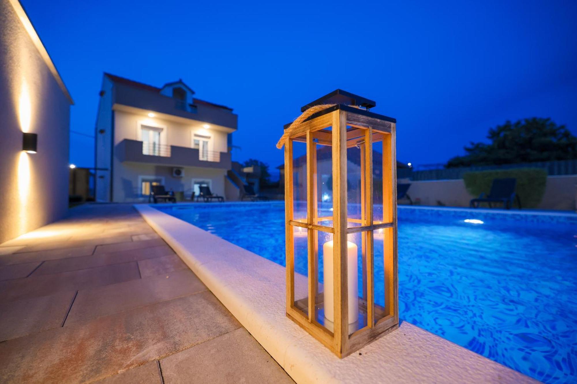 Nada For 10 People With Pool & Integrated Whirlpool Villa Galovac (Zadar)